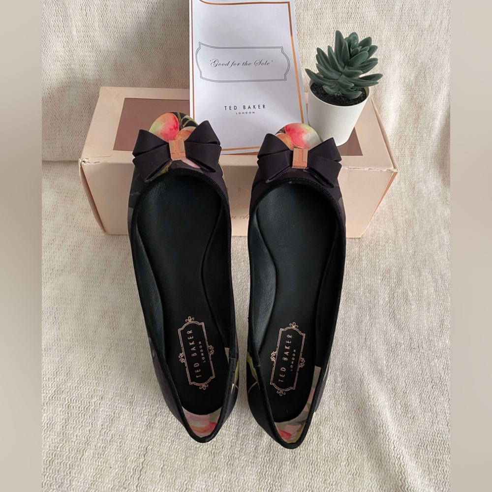 ✨Final Price✨EUC Ted Baker Floral Flats